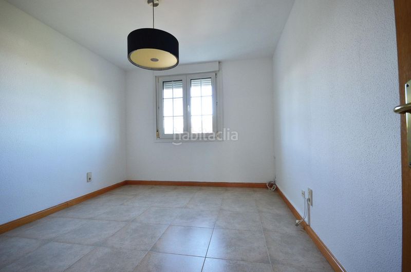 Foto 4f0aeb65-cffe-4df7-8267-ff09774aeb3f. Casa adossada amb aparcament a Garrapinillos Zaragoza