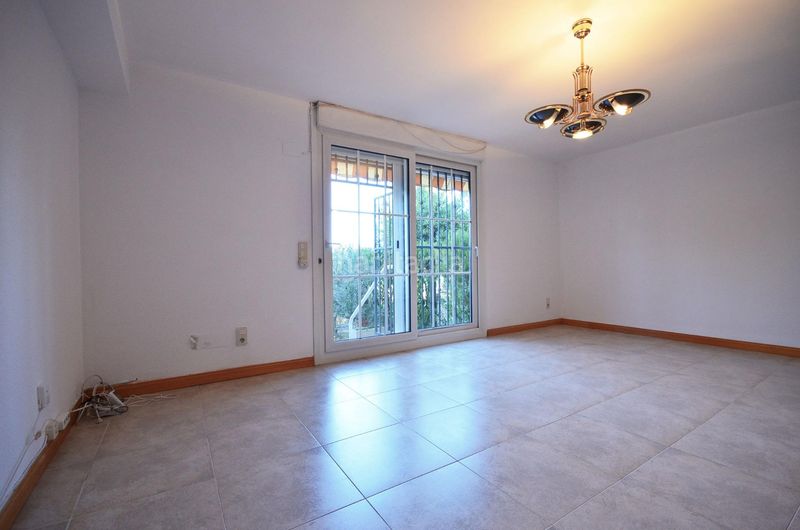 Foto 9f96fadc-30eb-4e20-accb-404bb52466de. Casa adossada amb aparcament a Garrapinillos Zaragoza