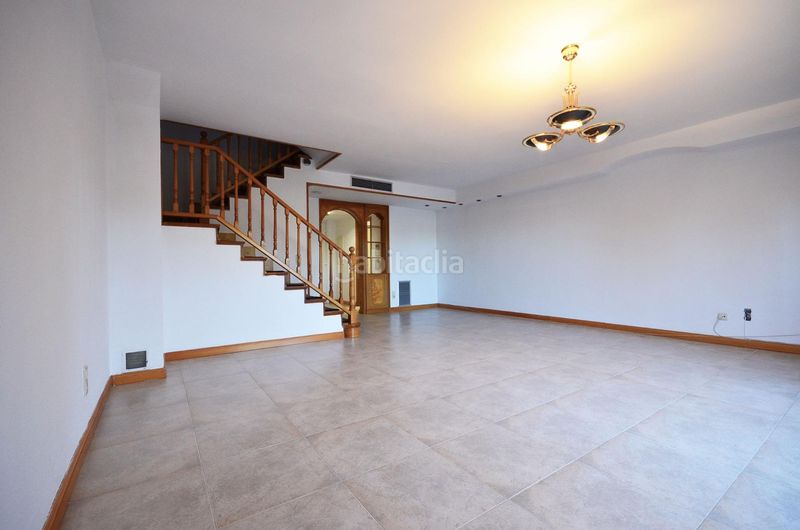 Foto ab5e32e1-6fad-48b7-92b3-3ff3453c1bb0. Casa adossada amb aparcament a Garrapinillos Zaragoza