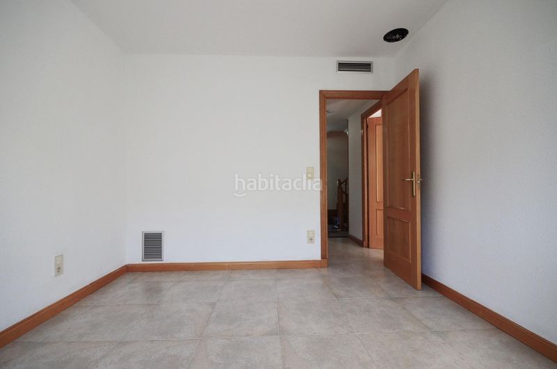 Foto ea64c925-de2c-45ce-8c70-6647e79fc069. Casa adossada amb aparcament a Garrapinillos Zaragoza