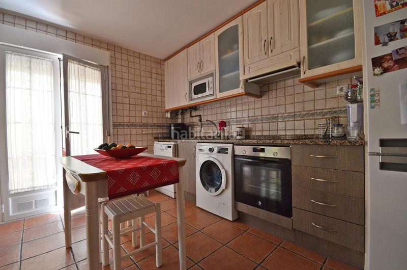 Foto 7bb8aed8-a051-4bce-b9c4-874fb94e7d95. Semi detached house with parking in Valdefierro Zaragoza