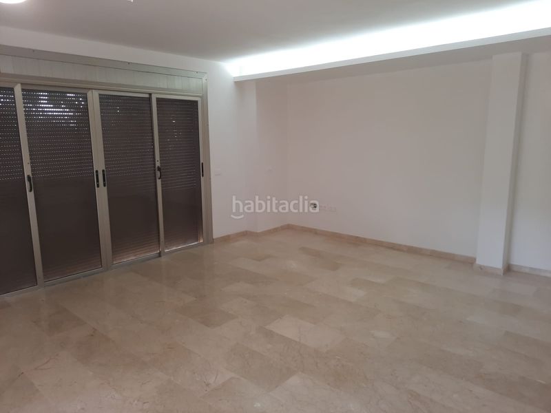 Foto 42fe9fa2-5fc0-4a5c-8c4d-44eb6342f7e4. Piso en calle juan sebastian elcano 49 magnifica vivienda con jardín y terraza en complejo residencial Radazul en Rosario (El)