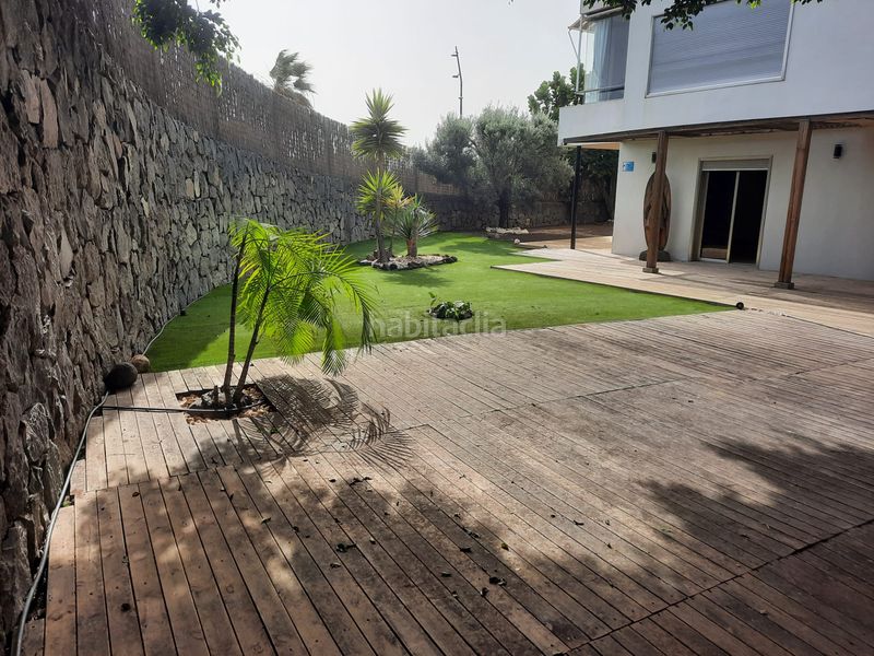 Foto 8ab80d1d-fbc4-4f48-bbc6-65d75e43b3d7. Piso en calle juan sebastian elcano 49 magnifica vivienda con jardín y terraza en complejo residencial Radazul en Rosario (El)