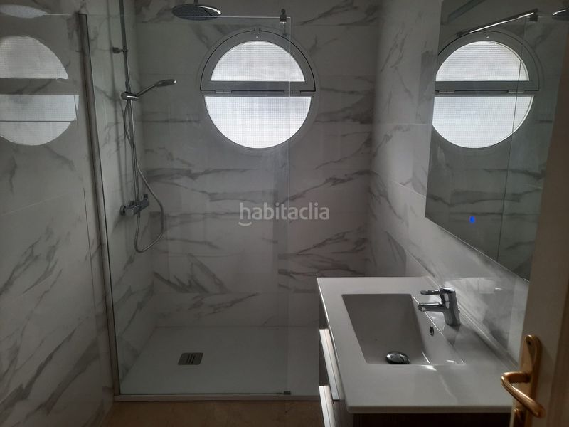 Foto 8cf5c7b1-baa6-48e9-82cf-928ea2f8cb3f. Piso en calle juan sebastian elcano 49 magnifica vivienda con jardín y terraza en complejo residencial Radazul en Rosario (El)