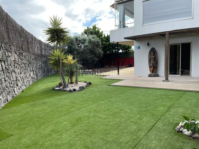 Foto 976ef33d-27da-48ac-a926-d7a76ad4ea64. Piso en calle juan sebastian elcano 49 magnifica vivienda con jardín y terraza en complejo residencial Radazul en Rosario (El)