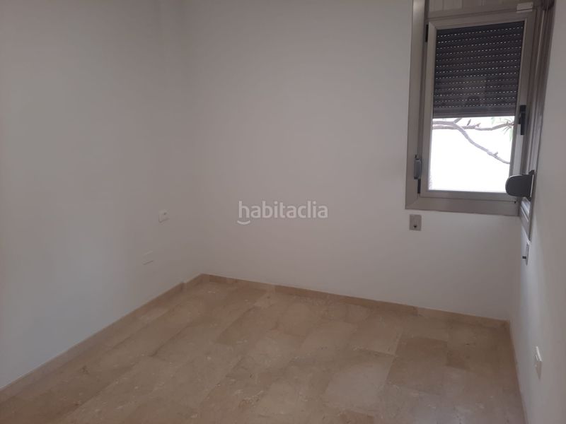 Foto 99299fde-653d-438a-ae06-580b12c3d8e8. Piso en calle juan sebastian elcano 49 magnifica vivienda con jardín y terraza en complejo residencial Radazul en Rosario (El)