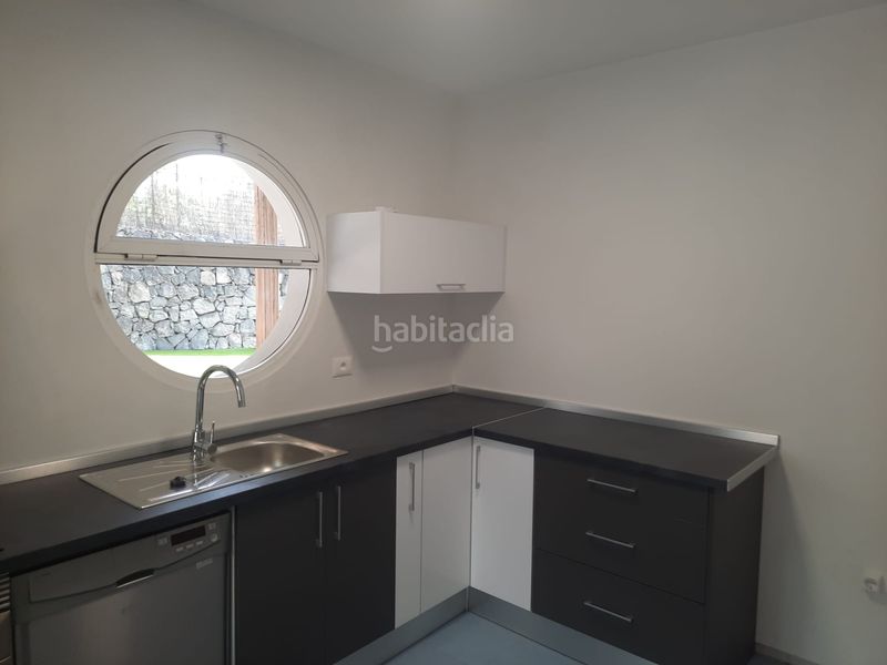 Foto 998ef59b-0cbe-43a0-9991-18422181f5c8. Piso en calle juan sebastian elcano 49 magnifica vivienda con jardín y terraza en complejo residencial Radazul en Rosario (El)