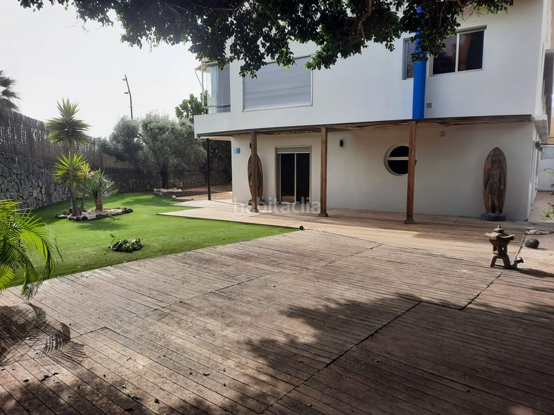 Foto a7c36b97-1708-48f1-b9dd-70ebb647a125. Piso en calle juan sebastian elcano 49 magnifica vivienda con jardín y terraza en complejo residencial Radazul en Rosario (El)