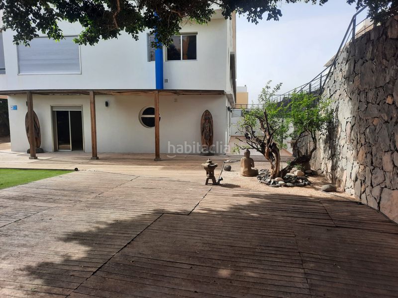 Foto b06235ee-5520-46d0-88d2-9dfee96c6140. Piso en calle juan sebastian elcano 49 magnifica vivienda con jardín y terraza en complejo residencial Radazul en Rosario (El)