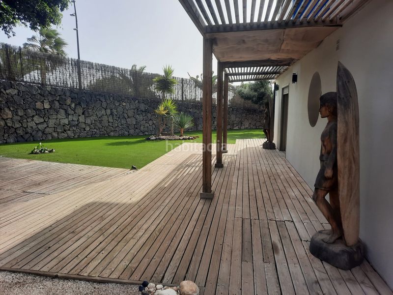 Foto b8488444-7c9e-4d4c-8540-f1c4bfac9dd5. Piso en calle juan sebastian elcano 49 magnifica vivienda con jardín y terraza en complejo residencial Radazul en Rosario (El)
