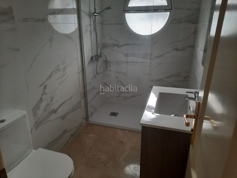 Foto bb87ad25-4f3d-482e-bf8a-f1e5f627b10d. Piso en calle juan sebastian elcano 49 magnifica vivienda con jardín y terraza en complejo residencial Radazul en Rosario (El)