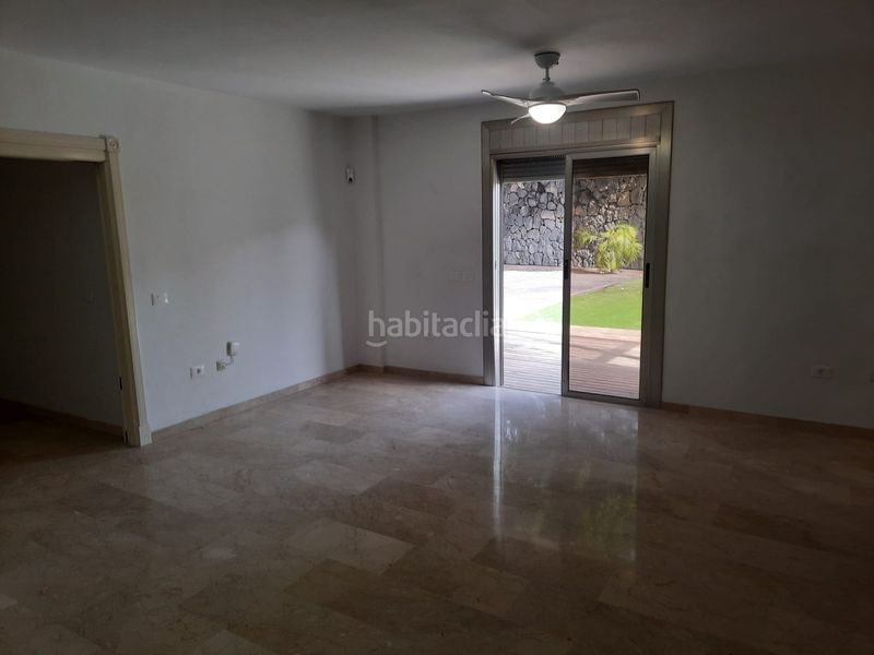 Foto e11e0b14-e147-4678-8da9-1c30e4cfbc73. Piso en calle juan sebastian elcano 49 magnifica vivienda con jardín y terraza en complejo residencial Radazul en Rosario (El)