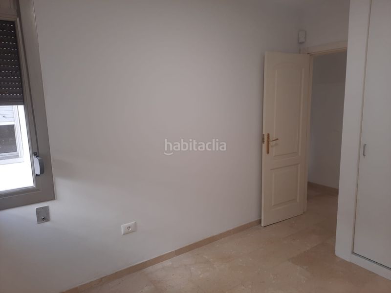 Foto e9dfc91f-faff-428a-861e-d140497190f6. Piso en calle juan sebastian elcano 49 magnifica vivienda con jardín y terraza en complejo residencial Radazul en Rosario (El)