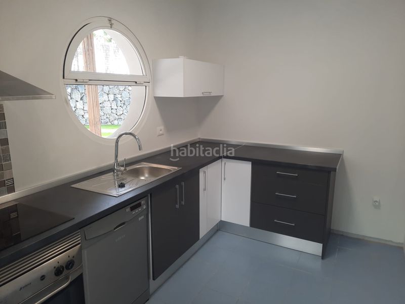 Foto fef1f4ad-7ec2-4593-a98e-dfe8182fc0fa. Piso en calle juan sebastian elcano 49 magnifica vivienda con jardín y terraza en complejo residencial Radazul en Rosario (El)