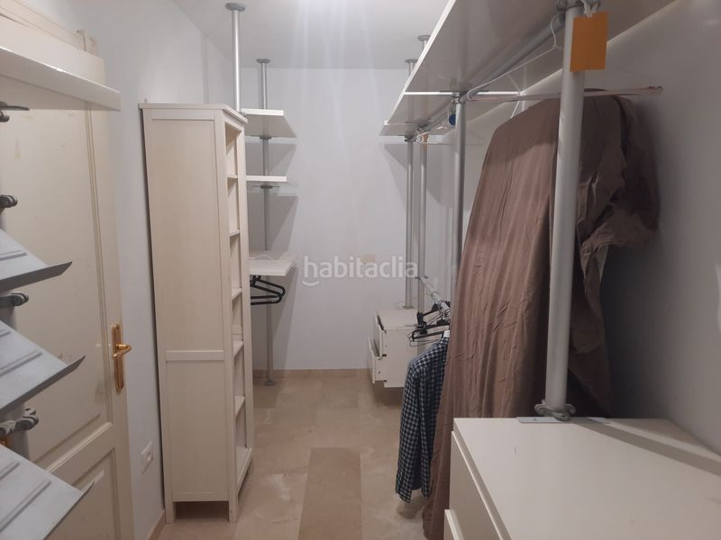 Foto ffbc7e86-fa4c-4742-a850-3cd0671fdba7. Piso en calle juan sebastian elcano 49 magnifica vivienda con jardín y terraza en complejo residencial Radazul en Rosario (El)