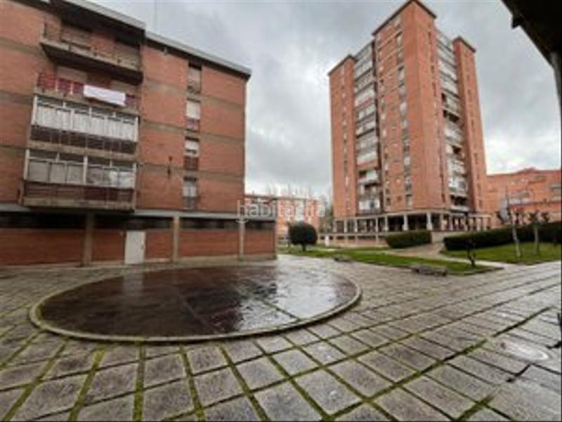 Foto 03ae1211-5cc2-40ac-b43f-aedaabf9291c. Locale commerciale in calle hermanos cossío 9 in Huerta del Rey Valladolid