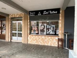 Location Local commercial à Calle hermanos cossío 9. Local acondicionado como peluquería en huerta del rey