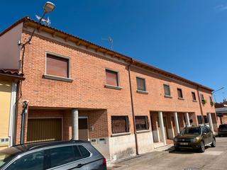Casa adossada  Calle la rosa. Venta de casa adosada en rueda