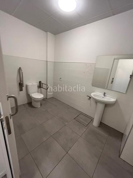 Foto da5591f8-2d4d-4211-b24d-1be895f1cf67. Alquiler local comercial local en alquiler calle cigüeña en Valladolid