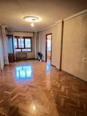 Pis  Calle de villabañez. Piso en pajarillos altos de 83m2 con ascensor