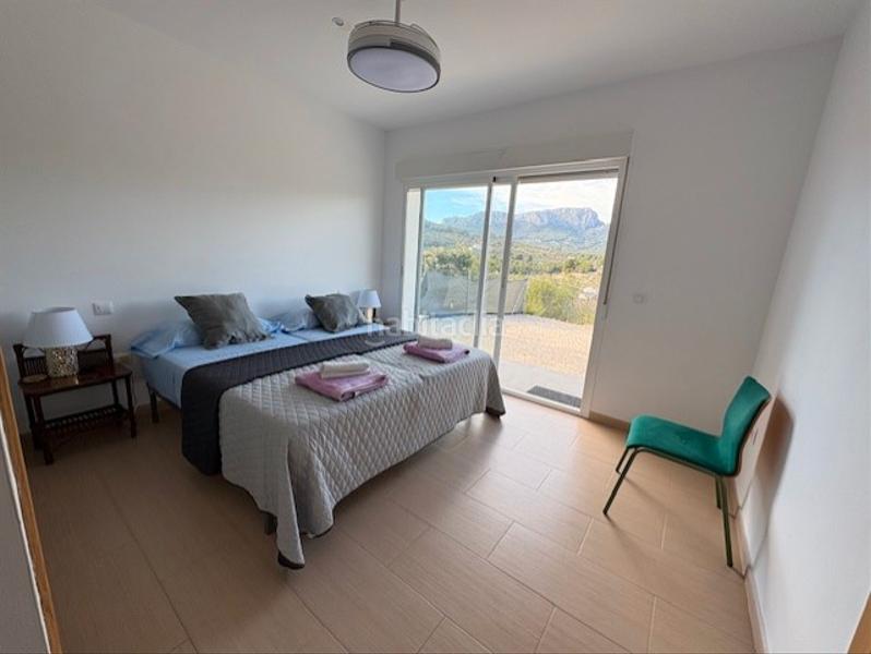 Foto 34e58fff-6150-4975-b8e9-cbb3280276ba. Casa aparellada amb aparcament piscina a La Empedrola Calp