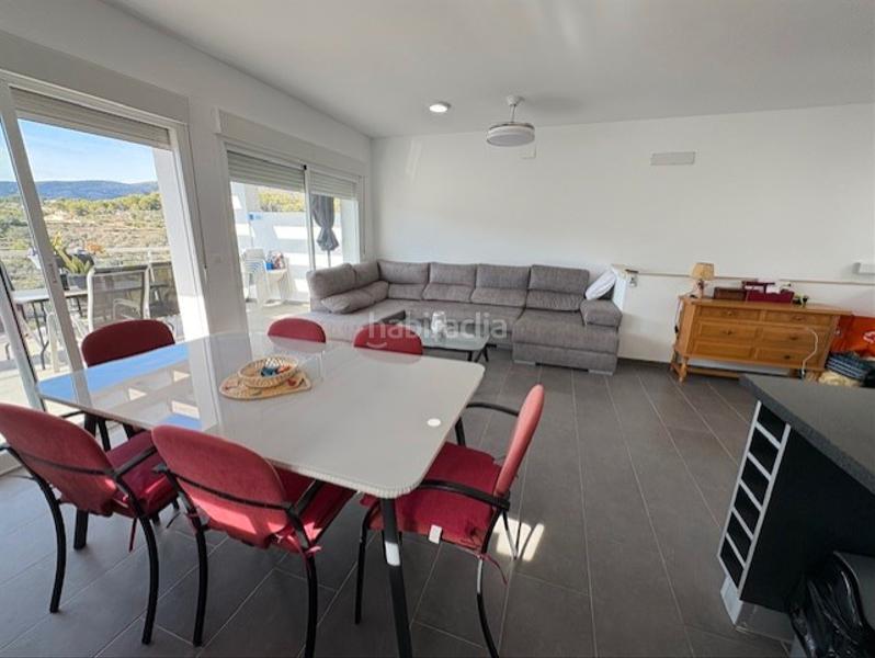 Foto 3ffb821a-3354-4855-b3e6-8c34ce3516d2. Casa aparellada amb aparcament piscina a La Empedrola Calp