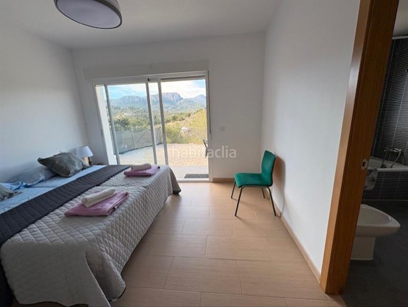 Foto af90bcc6-964b-4c09-919b-559c531bee9b. Casa aparellada amb aparcament piscina a La Empedrola Calp