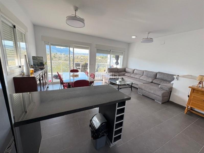 Foto ed1d48ec-3525-4f0f-8b60-48fcbe86f4b0. Casa aparellada amb aparcament piscina a La Empedrola Calp