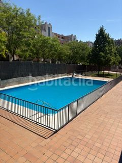 Foto d92e5051-d208-4e08-8975-57bc5b93a8ca. Pis amb calefacció aparcament piscina a Huerta del Rey Valladolid