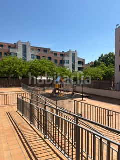 Foto e78426c2-9283-4e00-9fcb-b05ca73ad132. Pis amb calefacció aparcament piscina a Huerta del Rey Valladolid