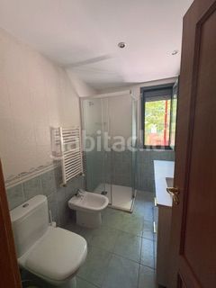 Foto f535e276-2e6e-4433-ab52-16a9b7c7a8b1. Pis amb calefacció aparcament piscina a Huerta del Rey Valladolid