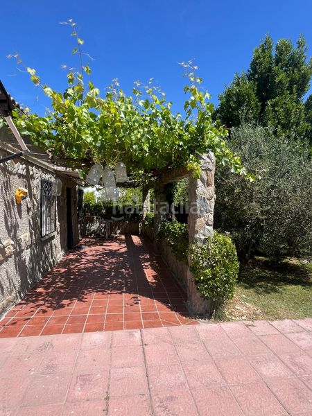 Foto 8f27840b-2efb-4653-bc01-2bbe23f54322. Casa amb calefacció piscina a Tudela de Duero