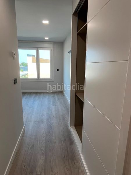 Foto 184c061e-fcb4-4cd0-908c-64bd5eeb667e. Casa pareada chalet a estrenar de 4 dormitorios - la flecha en Arroyo de la Encomienda