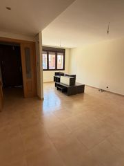 Semi detached house  Travesía jorge guillén. Chalet de 4 dormitorios con gran jardín y garaje cerrado en alde