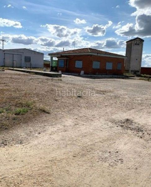 Foto 5de84c04-a0fb-4271-8d13-2b92d6f1c648. Bâtiment à usage industriel dans Valdestillas
