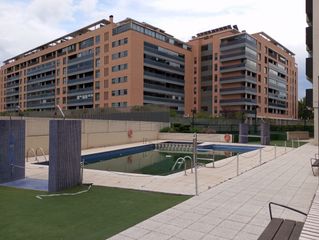 Lloguer Pis a Oliver. Piso amueblado en zona miralbueno con piscina