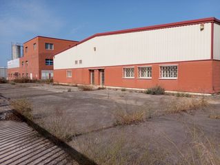 Bâtiment à usage industriel à Avenida rodel 9. Oportunidad ! nave en epila
