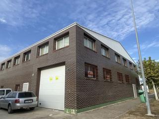 Nau industrial a Madroño 1. Nave ind. en venta en polígono la mora, 4 dormitorios.