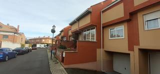 Xalet a Fuensaldaña. Chalet en venta en fuensaldaña, 4 dormitorios.