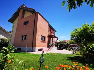 Xalet a La Vega. Chalet en venta en la vega, 6 dormitorios.