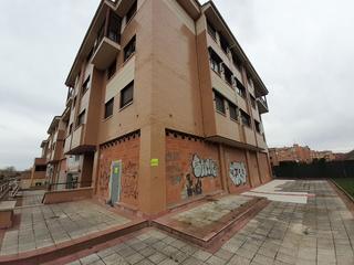 Lloguer Local Comercial a Orellana 15. Local com. en alquiler en la vega.