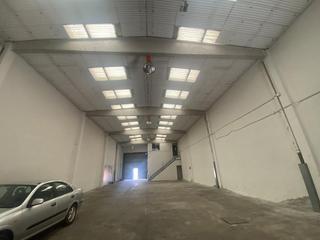 Lloguer Nau industrial  Cromo 35. Nave industrial en alquiler en poligono san cristobal, 2 dormito