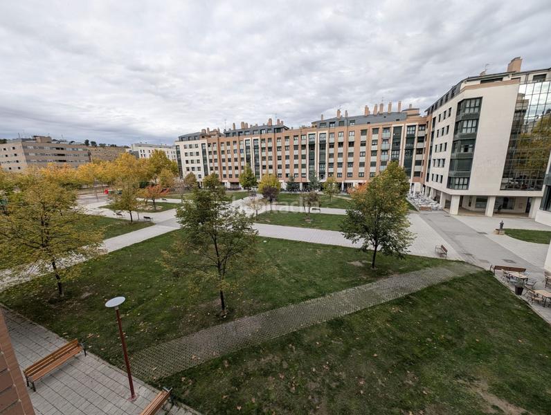 Foto f5bf397b-3381-471b-84d5-480178816518. Rent flat with heating parking in Villa de Prado Valladolid