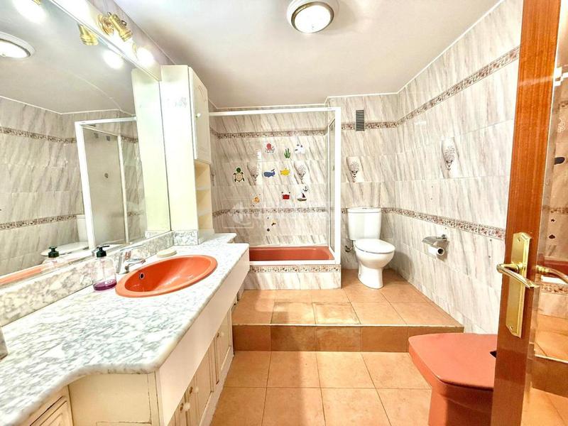 Foto 0ae6a75e-1c2b-49f1-9b4a-bff07325b86a. Flat with heating in Barrio del Ave Zaragoza