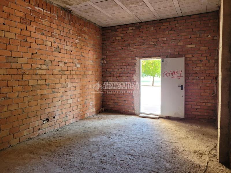 Foto 2305452e-8edc-40ba-91ea-fdd9ae9de15a. Location local commercial dans Grancasa Zaragoza