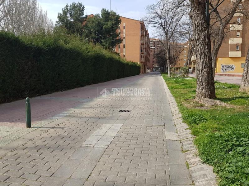 Foto 4945edf1-ae12-483d-b9cc-1024a7da400a. Location local commercial dans Grancasa Zaragoza