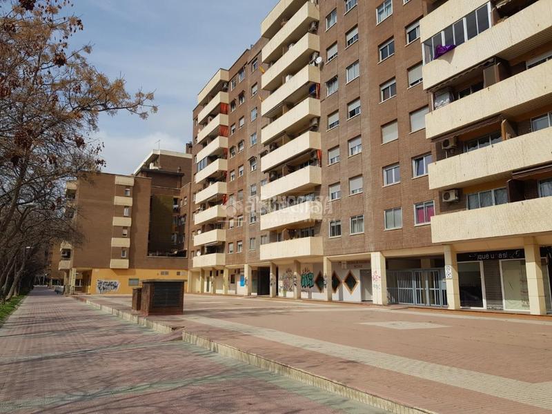 Foto f87d3b73-b17e-4d0d-ab3d-c3ffe02fa318. Location local commercial dans Grancasa Zaragoza