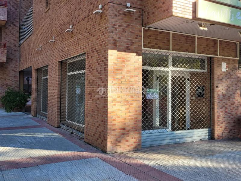 Foto c2528e55-87ec-4f75-9745-64f6e0e4f357. Location local commercial dans Grancasa Zaragoza
