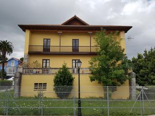 Édifice  Barrio la ermita. Casona indiana en gama