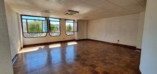 Location Bureau  N/a. Amplia oficina en zona cuatro caminos.